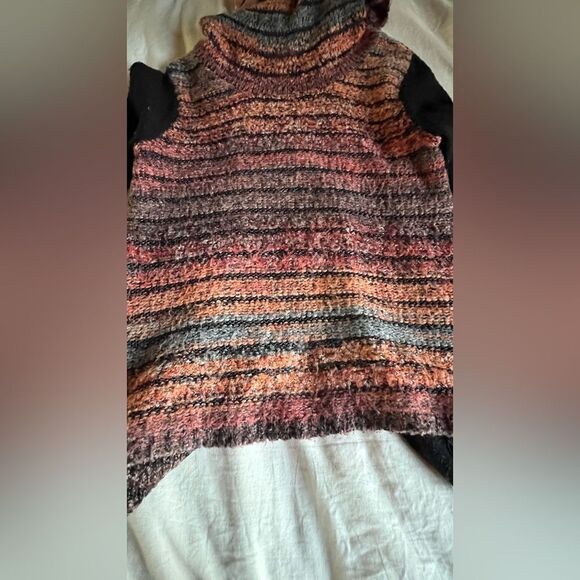 Ombré unique knit Women's Sweater - Picture 2 of 9